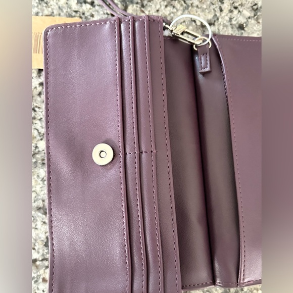NWT- Steve Madden wristlet, color-beet root - Picture 11 of 11
